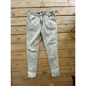 Universal Standard high waisted jeans EUC Acid washed 🎶